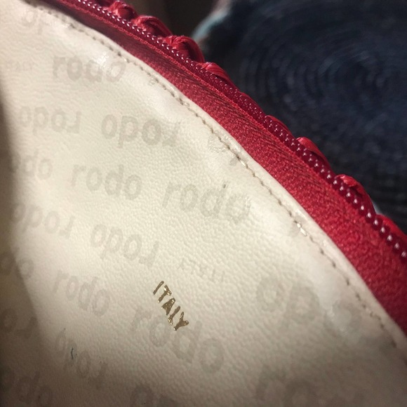 🔥NEW 100% AUTH RODO Red Crossbody w/ Gold Accents - Picture 9 of 13